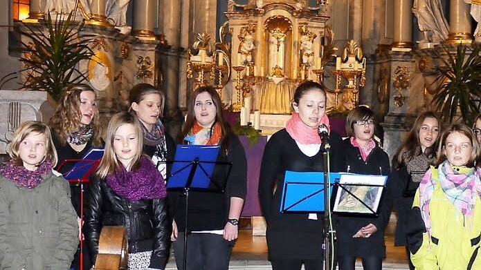 Die Kinder- und Jugendsinggruppe "Sterntaler" gab zum zehnjährigen Bestehen ein Konzert. Als Solistin überzeugte Elisa Keul, die als einzige Sängerin von Anfang an dabei ist. Foto: Jana Keul