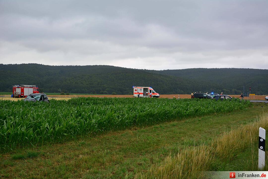 Ein Toter und zwei Schwerverletzte bei Vorfahrtsunfall