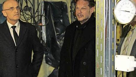 Mitunter brachte sie der Hallenbad-Neubau "auf 180", am Mittwoch blieben Landrat und Ralf Röckelein vom Kreis-Hochbauamt aber ganz gelassen.