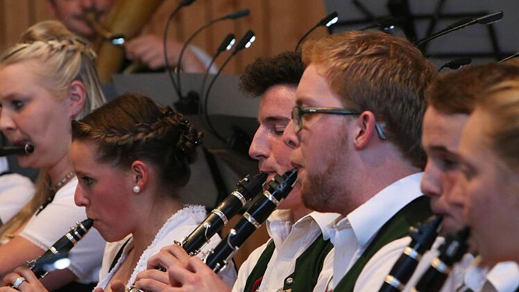 Im ersten Teil des Konzerts in Meeder trat die Musikkapelle Nußdorf am Inn auf.Foto: Jochen Berger