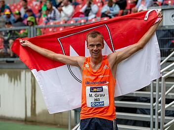 Martin Grau am vorläufigen Ziel seiner sportlichen Träume: In 8:33,90 Minuten wurde er zum zweiten Mal nach 2015 deutscher Meister über 3000 Meter Hindernis. Fotos: Sportfoto Zink/Theo Kiefner