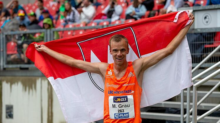 Martin Grau am vorläufigen Ziel seiner sportlichen Träume: In 8:33,90 Minuten wurde er zum zweiten Mal nach 2015 deutscher Meister über 3000 Meter Hindernis. Fotos: Sportfoto Zink/Theo Kiefner