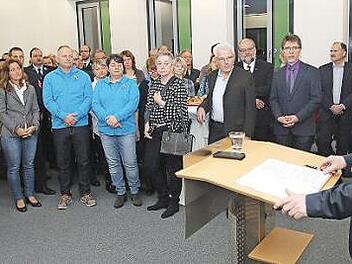 Zahlreiche Bürgerinnen und Bürger konnte Bürgermeister Matthias Klement (rechts) zum Neujahrsempfang der Marktgemeinde willkommen heißen. Links die Bundestagsabgeordnete Sabine Dittmar.  Foto: Dieter Britz
