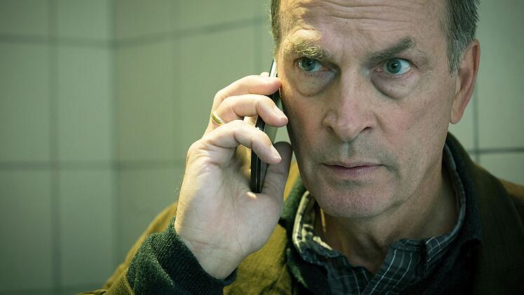 Ist sein Sohn ein rechtsextremer Terrorist?  Karl Holzer (Herbert Knaup) macht schockierende Entdeckungen.