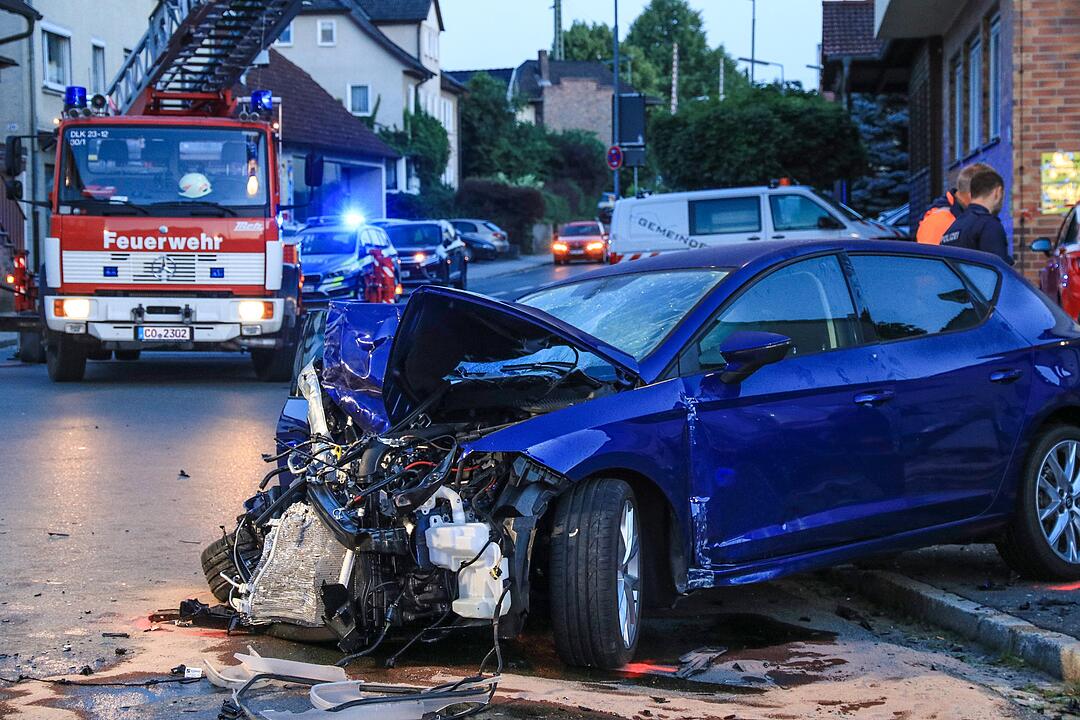 Nach Flucht vor der Polizei: Autofahrer erfasst Fußgänger im Kreis Coburg - drei Menschen teils schwerst verletzt