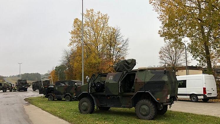 Die Bundeswehr stellte für die Fortbildung verschiedene Fahrzeuge bereit, um den Teilnehmern möglichst viele Übungsmöglichkeiten zu geben. Foto: Marx