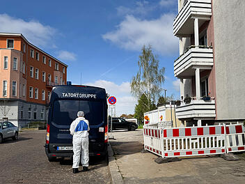 Frau mit Kind von Balkon gestürzt Frau mit Kind von Balkon gestürzt