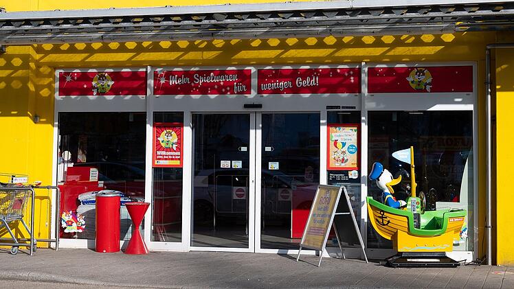 Au&szlig;enansicht einer Filiale von Rofu-Kinderland