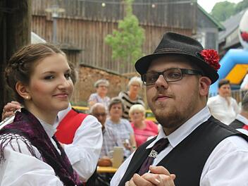 Die Trachtenpaare halten die Tradition aufrecht. Fotos: veronika Schadeck