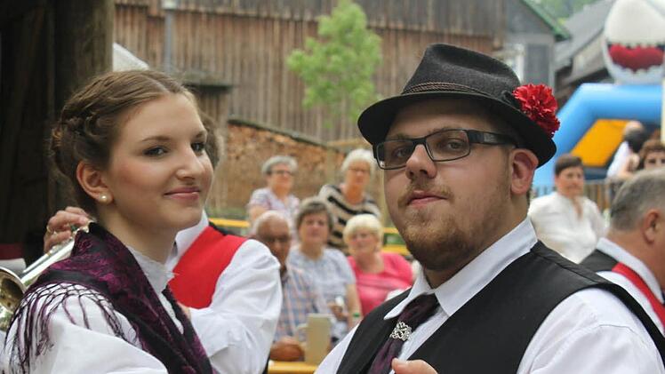 Die Trachtenpaare halten die Tradition aufrecht. Fotos: veronika Schadeck