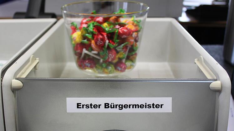 So ist's richtig, das muss ins Bürgermeisterzimmer, für Besucher und Belegschaft.Foto: Anette Schreiber