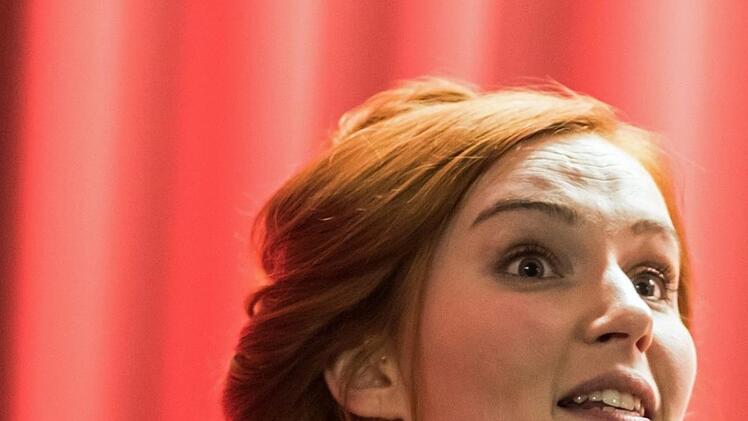 Reichlich Beifall gab es für den Ella-Fitzgerald-Abend, den Laura Mann und Florian Berndt im Foyer des neuen Coburger Wohnbau-Domizils gestalteten.Jochen Berger