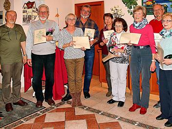 Zahlreiche Mitglieder des Rhönklub-Zweigvereins Münnerstadt wurden in der Hauptversammlung für 25- bis 60jährige Mitgliedschaft geehrt. Links aud dem Bild der wiedergewählte Vorsitzende Egbert Haut.