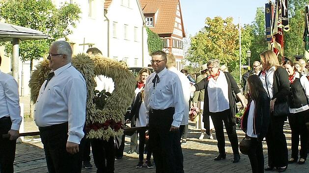 Der festliche Erntedankzug durch Rattelsdorf Foto: Renate Neubecker