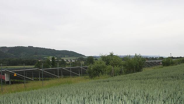 Die Firma Südwerk möchte ihren Solarpark erweitern und hat deshalb in Untersteinach neue Flächen gesucht. Jetzt hat der Gemeinderat die ursprünglich genehmigte Erweiterungsfläche vergrößert. Der Hummengraben und der Bereich Espich sind dagegen vom Tisch.Sonny Adam