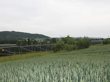 Die Firma S&uuml;dwerk m&ouml;chte ihren Solarpark erweitern und hat deshalb in Untersteinach neue Fl&auml;chen gesucht. Jetzt hat der Gemeinderat die urspr&uuml;nglich genehmigte Erweiterungsfl&auml;che vergr&ouml;&szlig;ert. Der Hummengraben und der Bereich Espich sind dagegen vom Tisch.Sonny Adam
