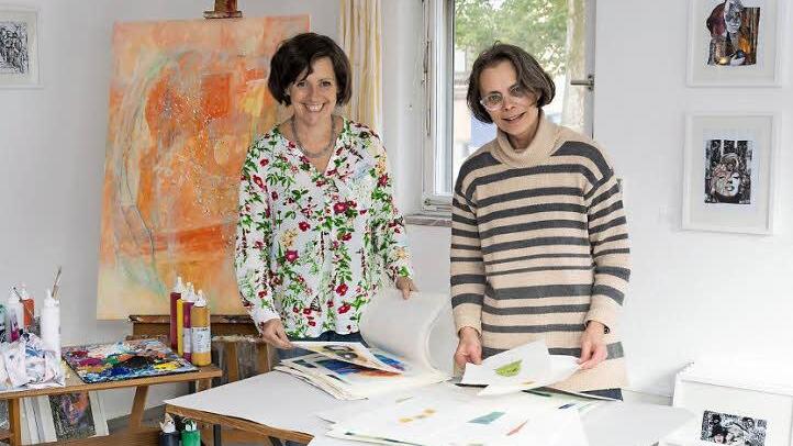 Regine Merz (links) und Mia Hochrein in ihrem Atelier in Münnerstadt Foto: Björn Hein