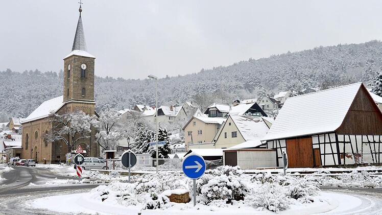 Das Haarder Ortszentrum mit der St. Bartholomäuskirche Foto: Arthur Stollberger