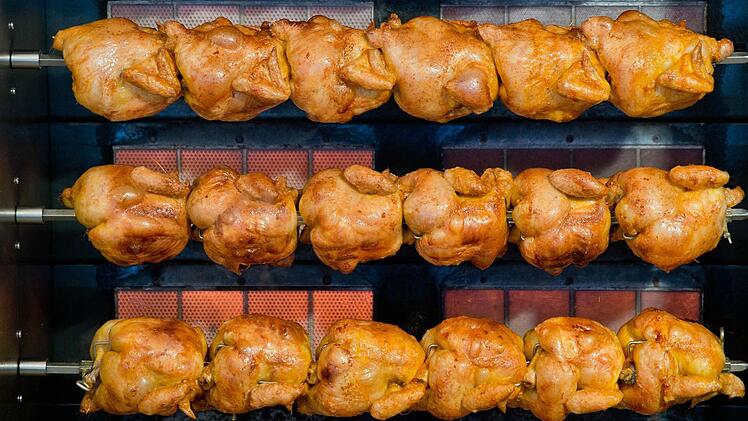 Hähnchen sind bei jedem Volksfest beliebt - manchmal auch mit sanfter Citrus-Note. Foto: Daniel Karmann, dpa