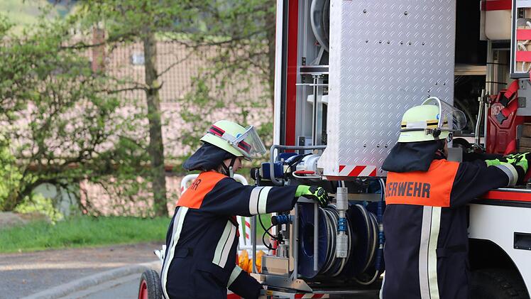 Erstmals haben die Freiwilligen Feuerwehren aus Wildflecken und Oberbach gemeinsam die Leistungsprüfung "Technische Hilfeleistung" abgelegt. Sebastian Schmitt
