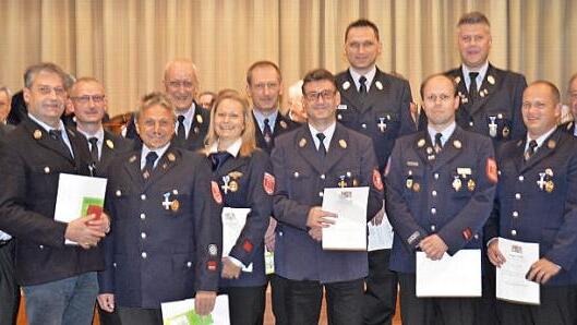 Weitere Ehrungen, unter anderem f&uuml;r 25 Jahre aktiven Dienst, gab es f&uuml;r Sandra Schleicher, Dominik Kraus, Jan Gruszka, Thomas Jungbauer und Michael Dittrich.