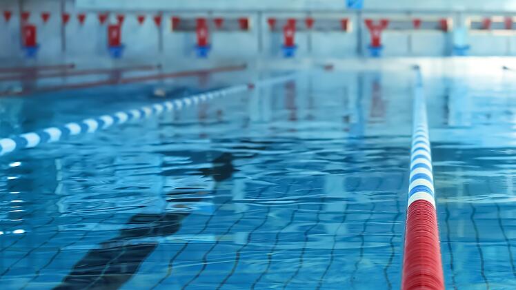 Schwimmbad Symbolbild