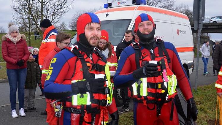 Gut eingepackte Schwimmer