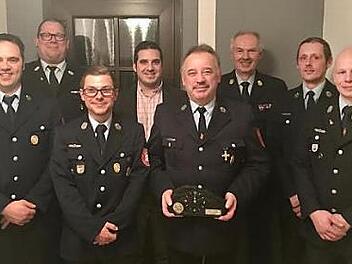 Ehrungen anlässlich der Hauptversammlung der Feuerwehr Merlach (von links): Zweiter Vorsitzender Frank Weikard, Johannes Kempinski, Zweiter Kommandant Jens Köhler, Bürgermeister Maximilian Neeb, Dieter Weikard, Reinhard Hartung, Manuel Höhn, Christian Hückmann  Foto: privat