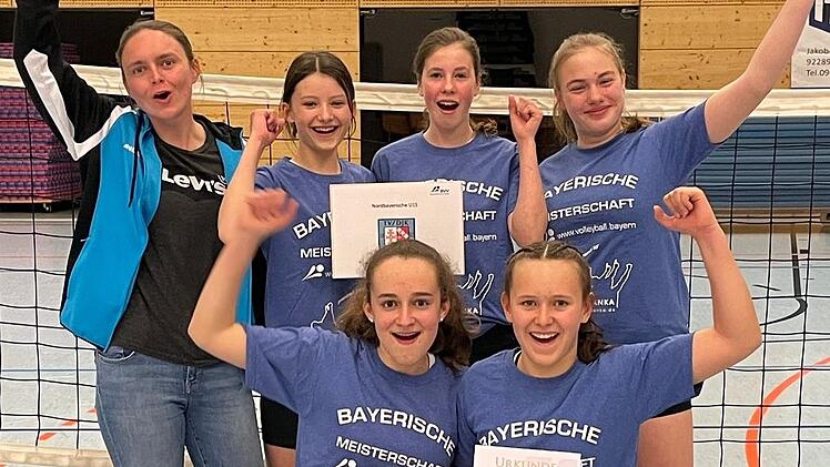Unser Bild zeigt (hinten, von links) Betreuerin Lisa Herrlein, Mia Rügemer, Hannah Kuno und Hannah Heßdörfer sowie (vorne, von links) Lotte Luft und Sofie Hannawacker. Foto: Martin Rügemer