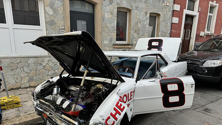 Hof: Kind bei Verkehrsunfall lebensbedrohlich verletzt - Rettungshubschrauber im Einsatz