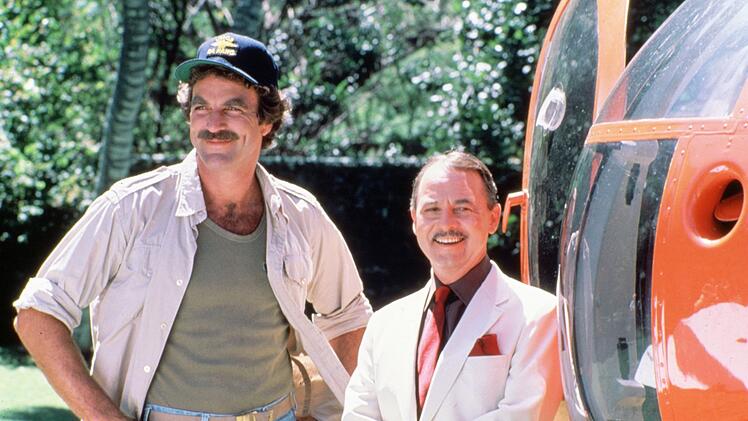 Auch ihn machte seine Rolle in "Magnum" schlagartig ber&uuml;hmt: Acht Jahre lang spielte John Hillerman (Bild, rechts) den versnobten Briten Jonathan Higgins.