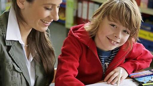 Die Chemie zwischen Schüler und Nachhilfelehrer muss auf jeden Fall stimmen. Foto: Studienkreis