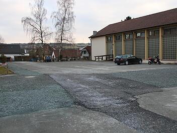 Die alte Stadtsteinacher Turnhalle soll weg.  Foto: Dagmar Besand