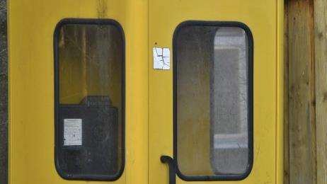 Solch eine gelbe Telefonzelle steht ab 8. September im Fränkischen Freilandmuseum Fladungen. Hier sind dann vier Hörbeispiele abrufbar. Foto: Hanns Friedrich