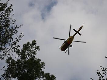 In Hessen ist am Sonntag ein 21-Jähriger bei einem Kirchweihumzug schwer verletzt worden.  Er musste mit dem Hubschrauber ins Klinikum geflogen werden. Symbolbild: NEWS5 / Fechner