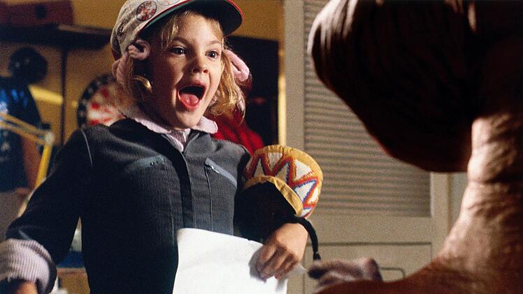 Schon mit elf Monaten drehte Drew Barrymore ihren ersten Werbespot, zum Durchbruch verhalf ihr der ber&uuml;hmte Patenonkel: Steven Spielberg.