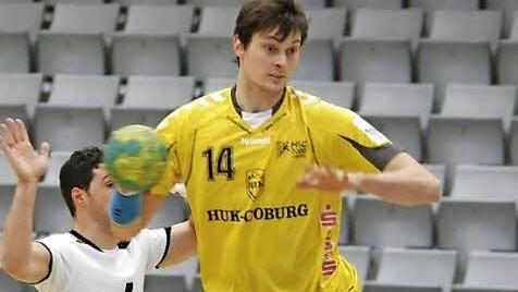 Andy Wolf (im Bild) trug auch schon das Trikot des HSC 2000 Coburg, bevor er wie Kenny Schramm zum SV Auerbach wechselte. Nun spielt er gegen die Coburger Gastmannschaft am Samstag.