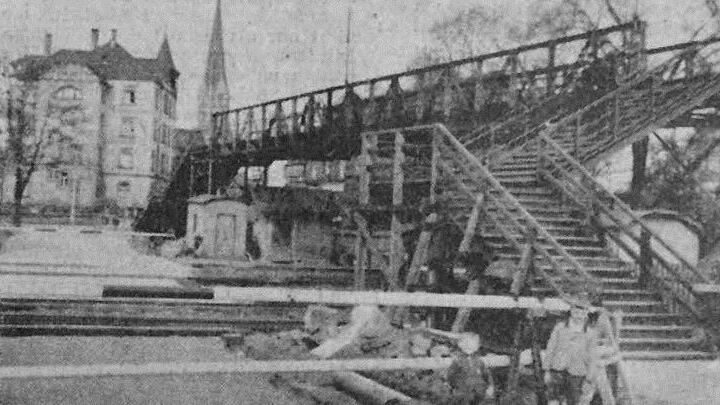 Der "Eiserne Steg" existierte von 1900 bis 1938.  Foto/Repro: Josef Hofbauer