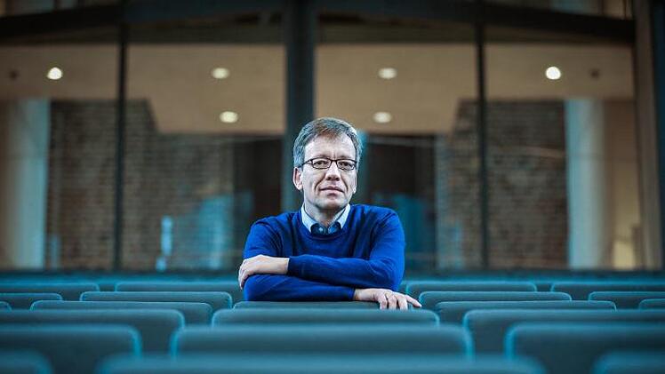 Sebastian Tewinkel ist der neue Chefdirigent. Foto: Vincent Stefan