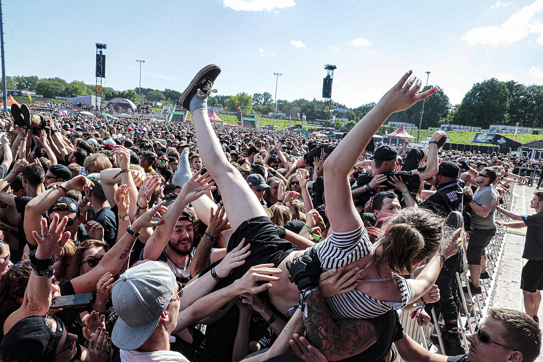 Amon Amarth bei Rock im Park 2019: Ganz viel Metal und Feuer bringt die Fans zum Durchdrehen