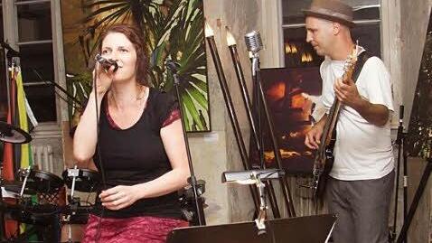 Sängerin Uli Lingerfelt und Bassist Detlef Beck von der "Band Free Radio Mrshd" Foto: Christine Schikora