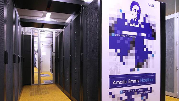 Der High Performance Computer "Emmy" hat 11.200 Rechenkerne und kommt in der Bioinformatik, der Klimaforschung und der Str&ouml;mungsmechanik zum Einsatz. Foto: RRZE