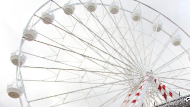 Herzogenaurach: Mann (31) stürzt aus Riesenrad und stirbt - TÜV-Mitarbeiter kommt mit Bewährungsstrafe davon
