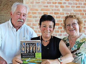 Die Autoren (von links) Werner Rosenzweig und Christiane Kolbet mit Petra Embacher Foto: Evi Seeger