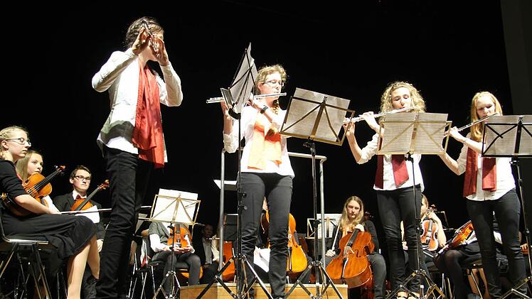 Das Querflötenensemble hatte "Scarf Dance" und "Original Rags" für die Schulkonzerte einstudiert