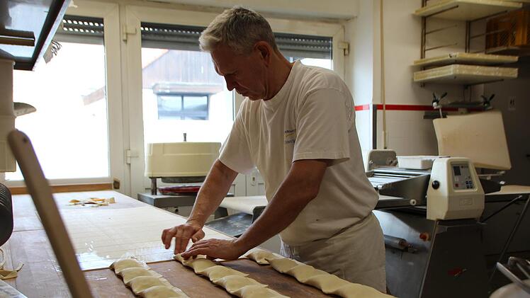 In "Peter's Backstube wird noch frisch vor Ort gebacken. Ende Juni ist damit Schluss. Foto: Mirjam Stumpf