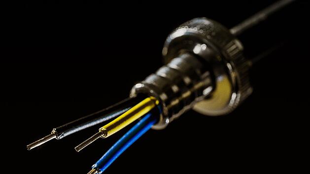 Gelb, Blau, Schwarz - Wei&szlig;t du, was die Farben eines Stromkabels bedeuten?