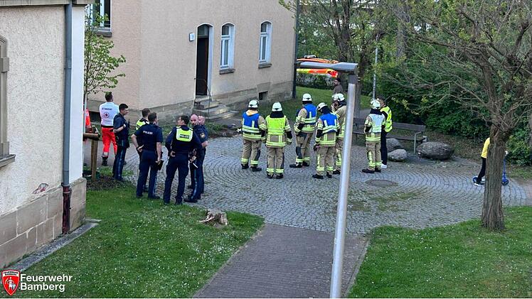 Nachbarn bewahren Wohnung vor Flammen - Feuerwehr l&ouml;scht Kochtopf