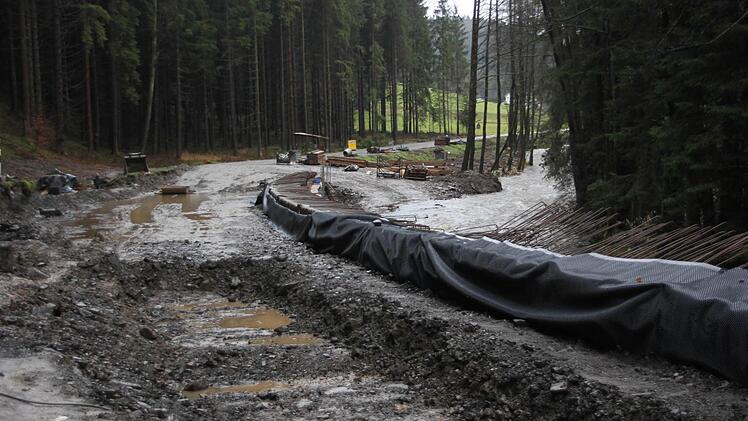 Arbeiten neben der Stützmauer Foto: Friedwald Schedel