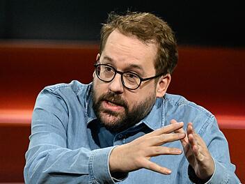 Kriegsreporter Paul Ronzheimer erl&auml;uterte bei "Markus Lanz", wie gef&auml;hrlich die Eins&auml;tze in der Ukraine geworden sind.